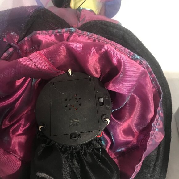 Vintage Halloween Witch Doll With LED Lights & Sound Wings Move Ganz ? - Picture 4 of 11